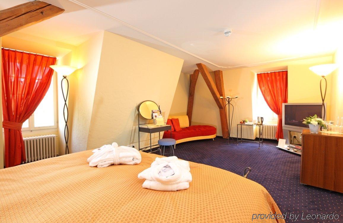 Hotel Schloss Huenigen Konolfingen Quarto foto
