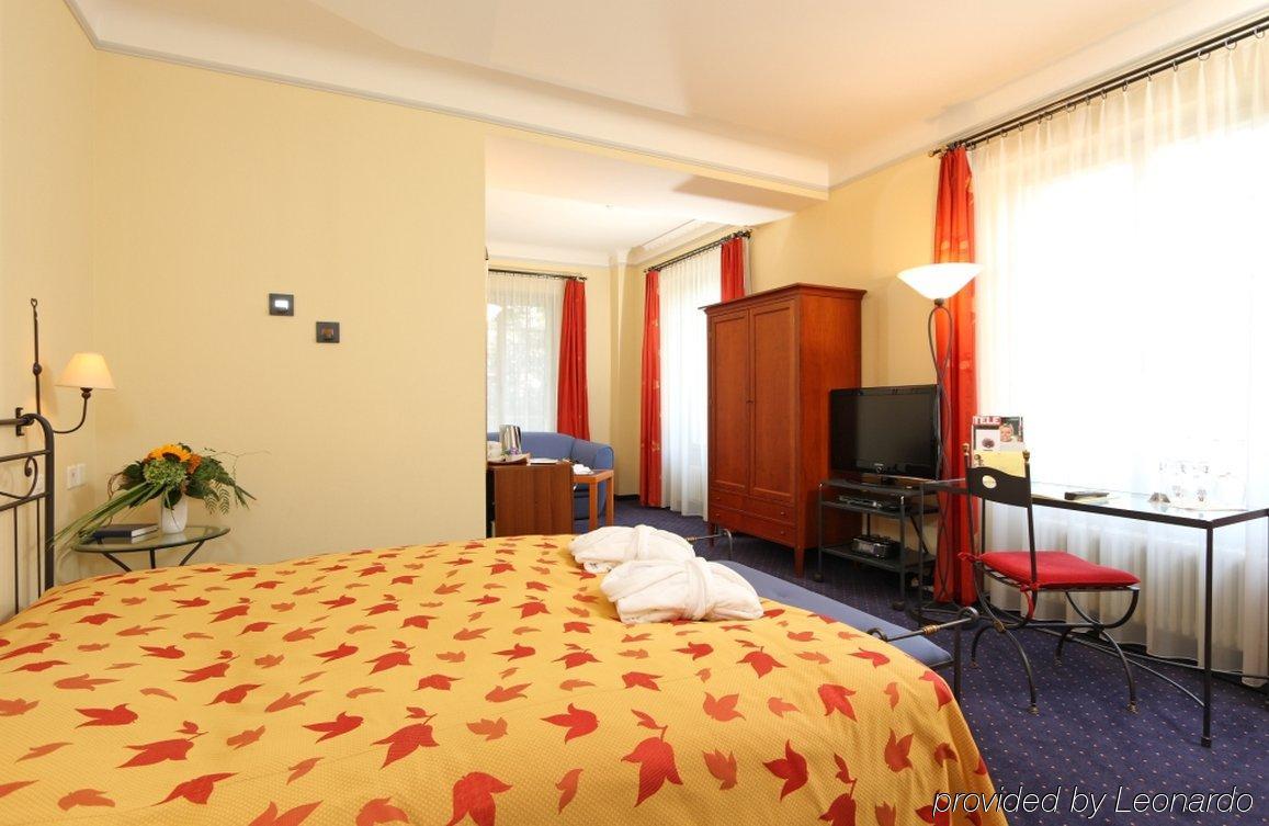 Hotel Schloss Huenigen Konolfingen Quarto foto
